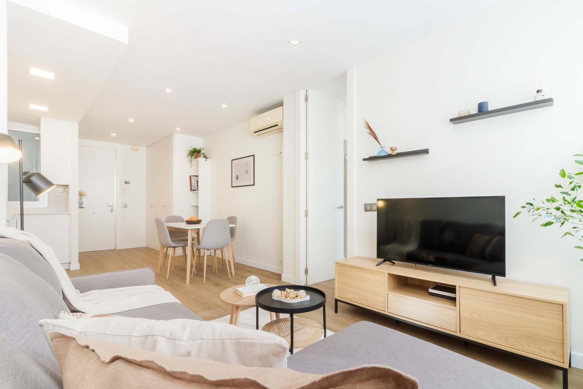 Apartamento Remarkable 1br With Lovely Decor In Chueca Madrid
